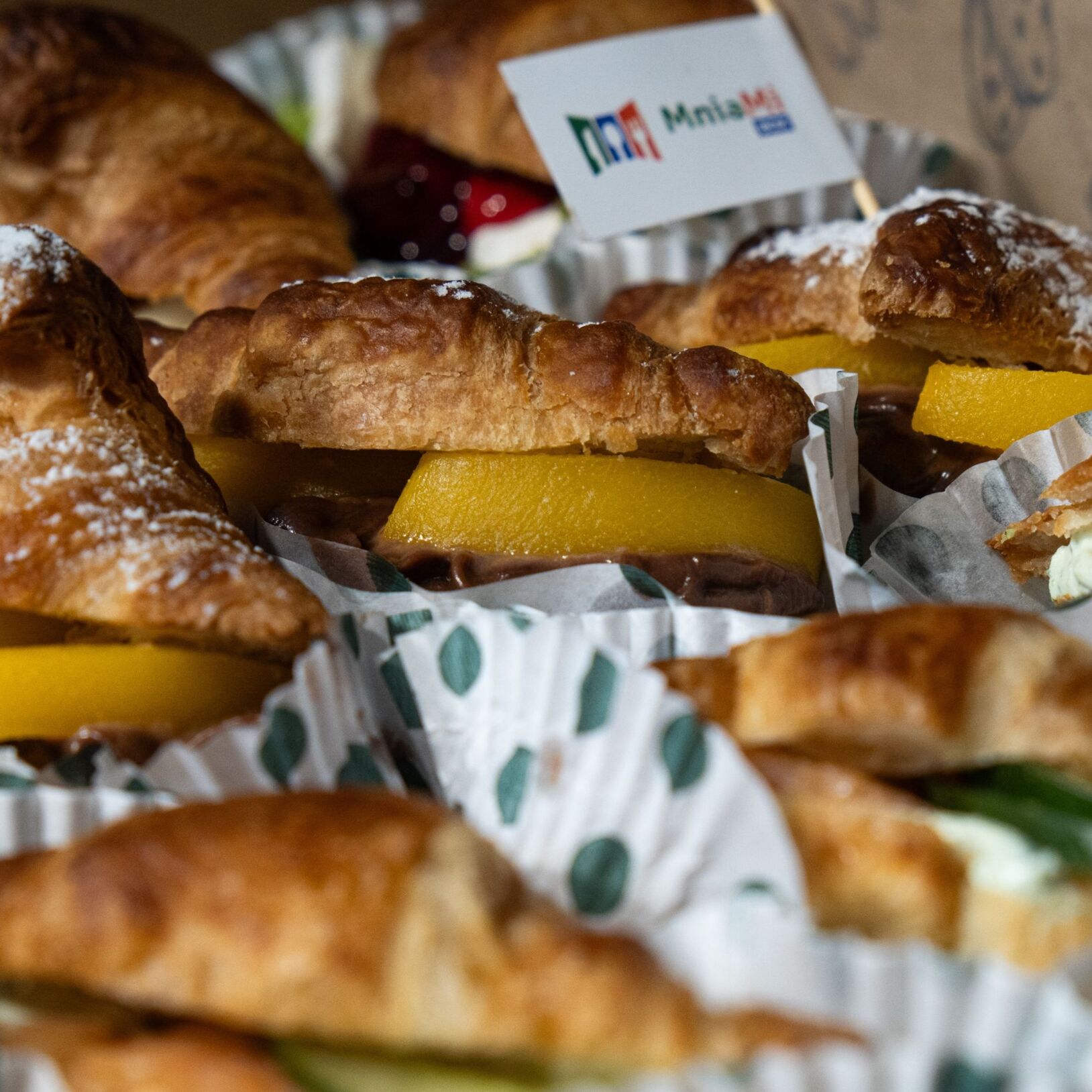 Box mini croissant mix 16 szt.